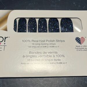 Color Street nail set living the gleam